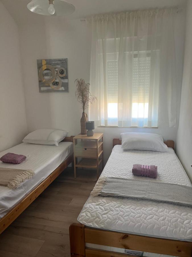 Apartment Sea Story