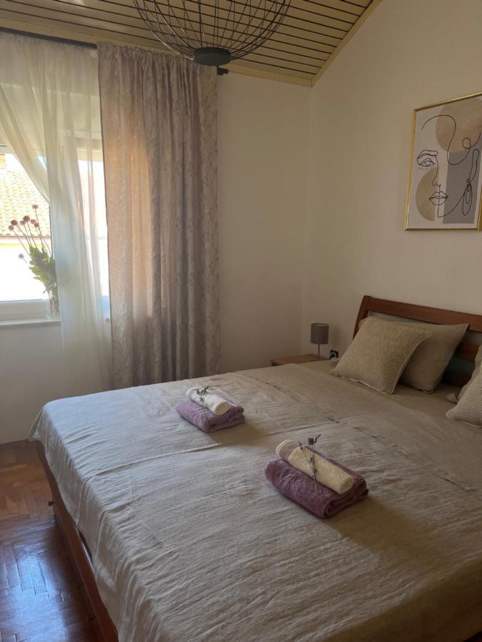 Apartment Sea Story *